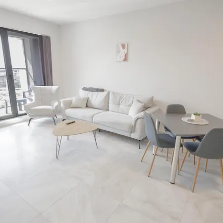 Eyes Apartment