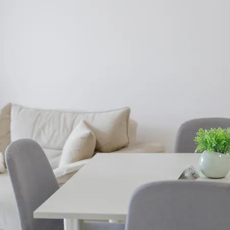 Eyes Apartment *