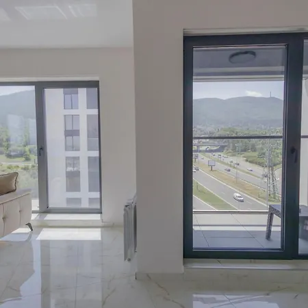 Apartment Eyes *