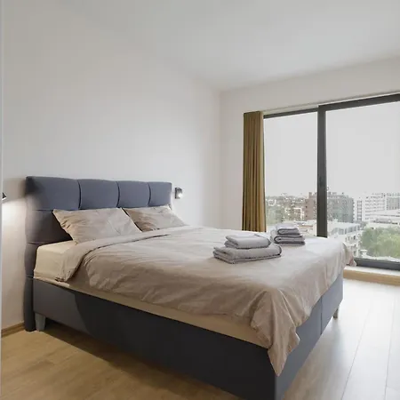 Eyes Apartment *